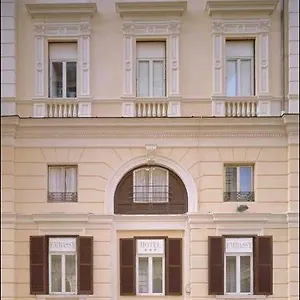 3* فندق Embassy